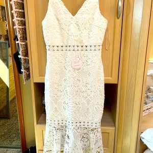 Beautiful white Two Sisters Dress